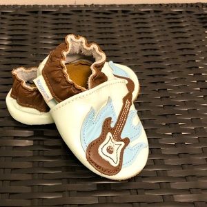 Robeez 0-6 Month Baby Leather Guitar Booties/Shoes